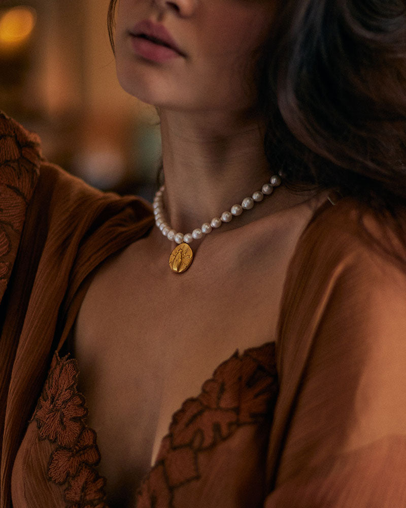 PEARL NECKPIECE