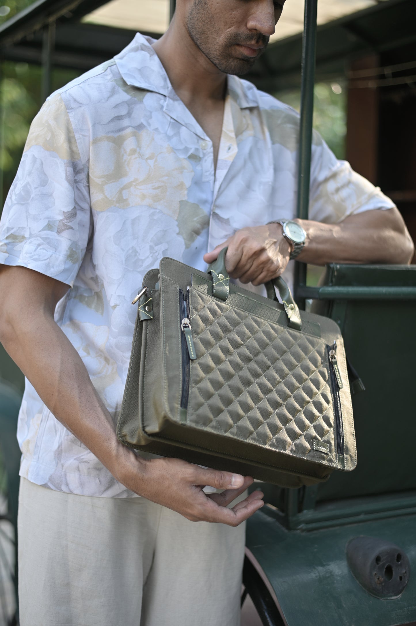 ECRU CRISS CROSS LAPTOP 13"