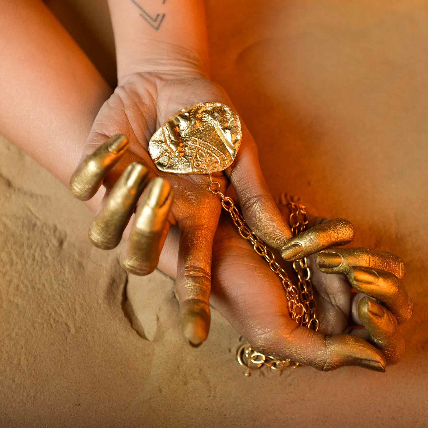FOSSIL SHACKLE 2