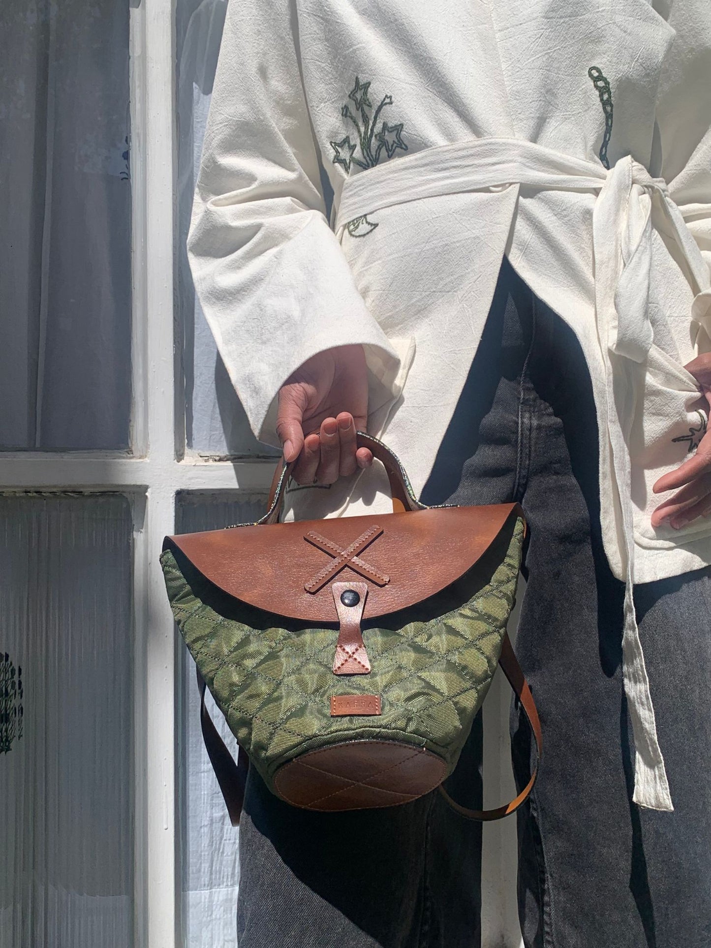 FOREST CRISS CROSS BUCKET TOTE