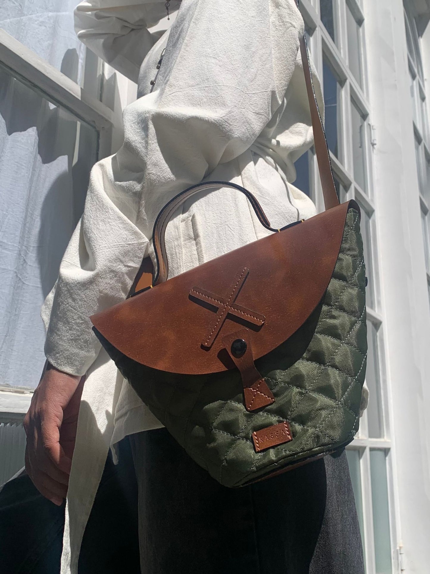 FOREST CRISS CROSS BUCKET TOTE